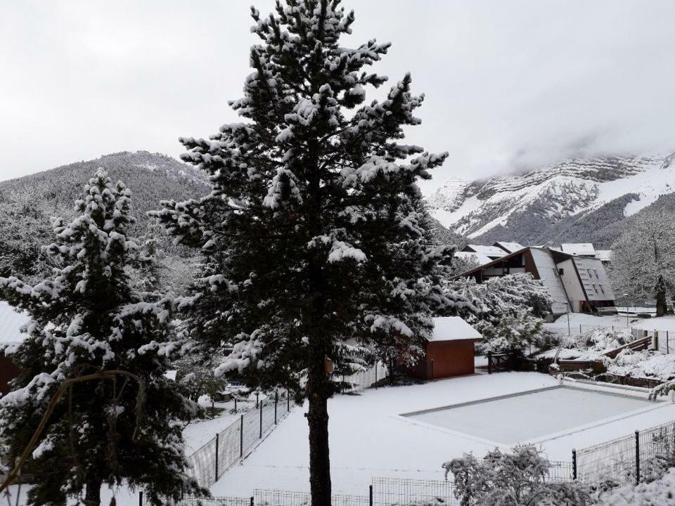 Duplex 3 Pieces. Pieds Des Pistes Et Balcon!